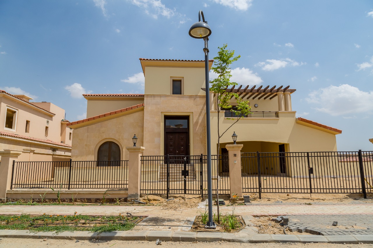 Uptown Cairo Villa 710 m First Row on Golf Very Prime Location